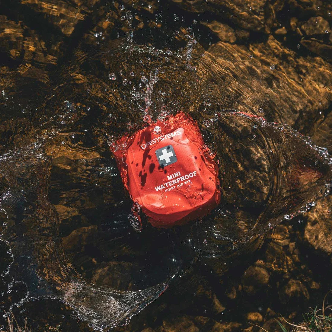 Lifesystems - Mini Waterproof Førstehjælpstaske-6-XtraGrej