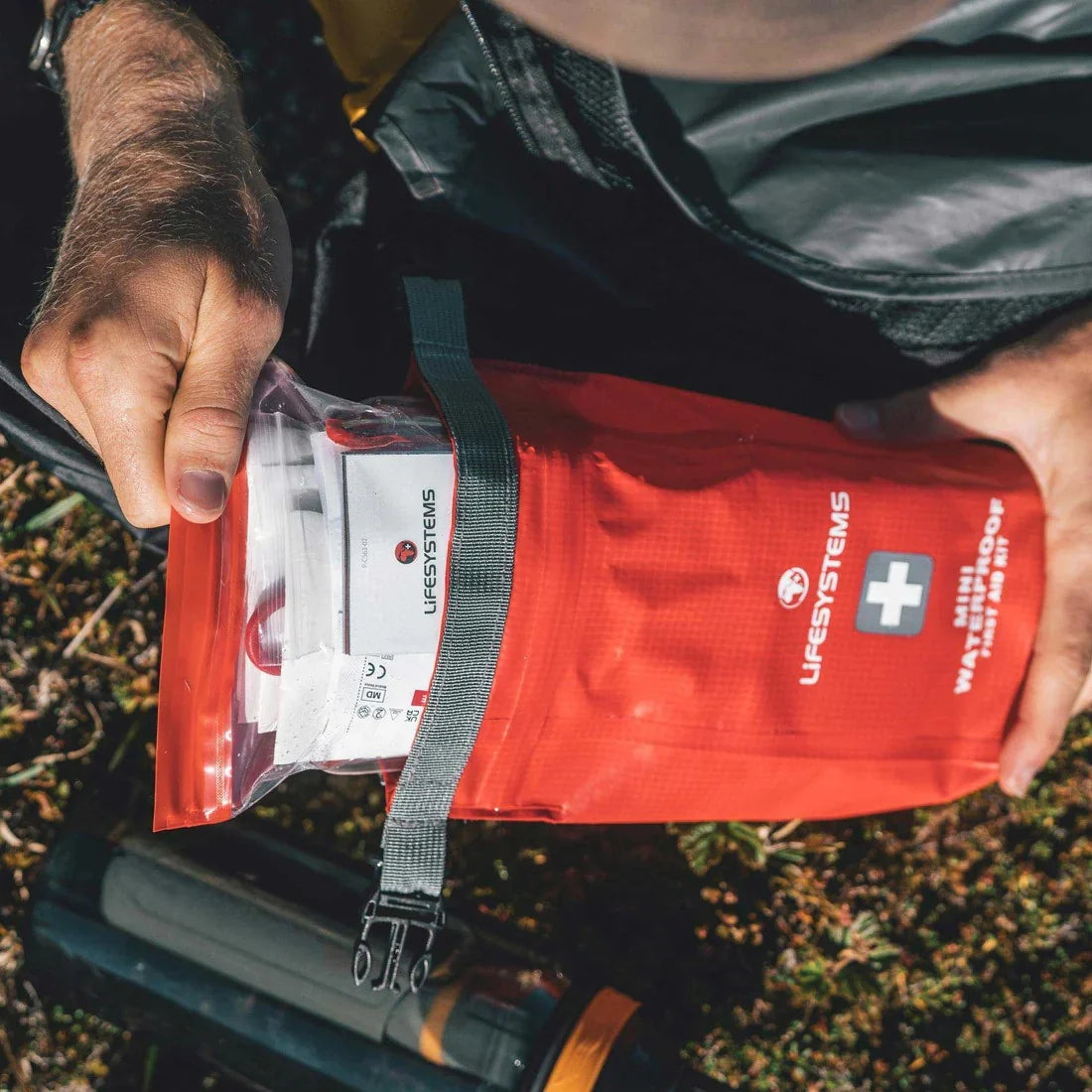Lifesystems - Mini Waterproof Førstehjælpstaske-7-XtraGrej