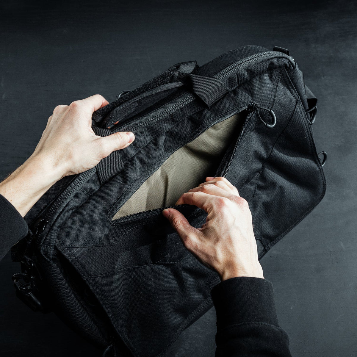 Eberlestock - Executive Brief Skuldertaske 17L // Sort fra Eberlestock - billede nr. 8 hos GrejFreak.dk